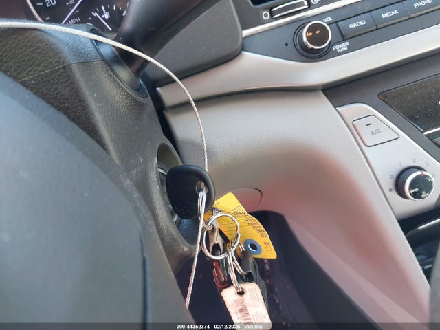 44352374 :رقم المزاد ، 5NPD84LF7HH015563 vin ، 2017 Hyundai Elantra Se مزاد بيع