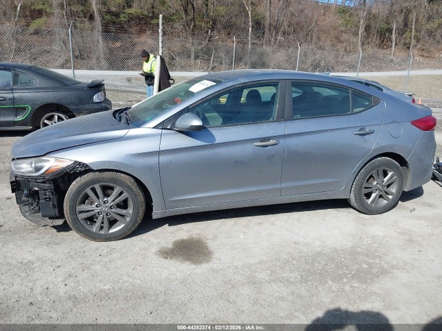 44352374 :رقم المزاد ، 5NPD84LF7HH015563 vin ، 2017 Hyundai Elantra Se مزاد بيع