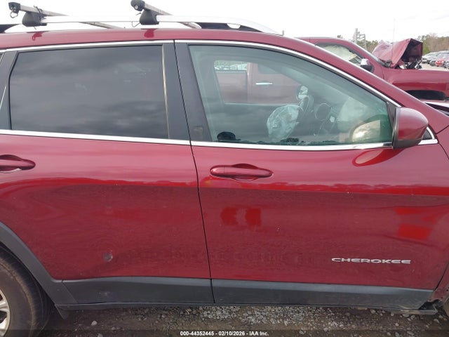 1C4PJLCB2KD285855 Jeep Cherokee Latitude Fwd