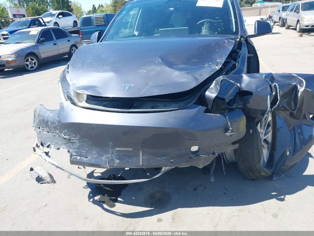 7SAYGDEE8NF542260 Tesla Model Y Long Range Dual Motor All-wheel Drive