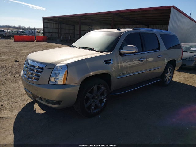 2008 CADILLAC ESCALADE ESV 1GYFK668X8R119602 Photo 1
