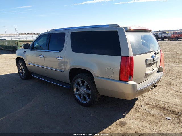 2008 CADILLAC ESCALADE ESV 1GYFK668X8R119602 Photo 2