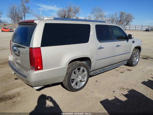 2008 CADILLAC ESCALADE ESV 1GYFK668X8R119602 Photo 3