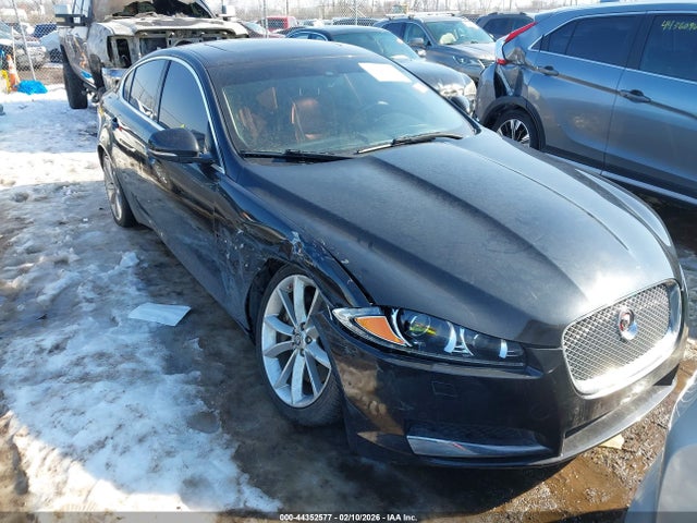 2015 JAGUAR XF SAJWJ0FF8F8U64622 Photo 0