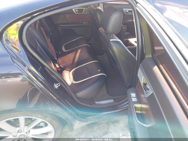 2015 JAGUAR XF SAJWJ0FF8F8U64622 Photo 7