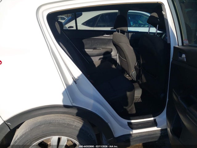 KNDPM3AC7H7083975 KIA Sportage Lx