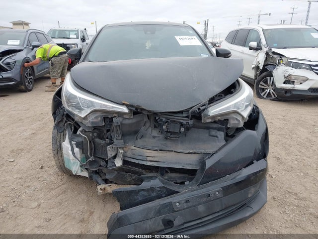 JTNKHMBX7K1040927 Toyota C-HR LE