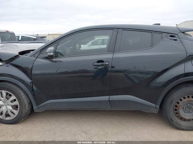 JTNKHMBX7K1040927 Toyota C-HR LE