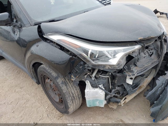 JTNKHMBX7K1040927 Toyota C-HR LE