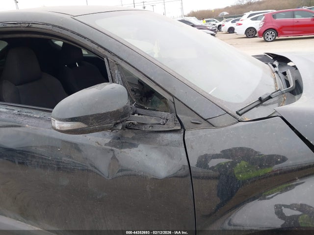 JTNKHMBX7K1040927 Toyota C-HR LE