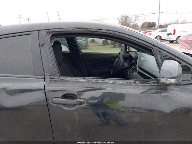 JTNKHMBX7K1040927 Toyota C-HR LE