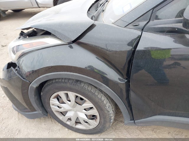 JTNKHMBX7K1040927 Toyota C-HR LE