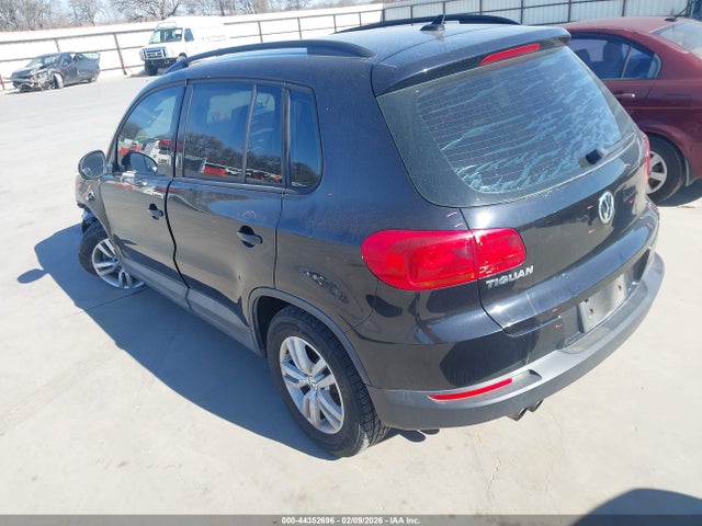 2017 VOLKSWAGEN TIGUAN WVGAV7AX9HK023735 Photo 2