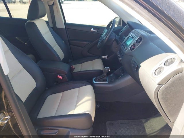2017 VOLKSWAGEN TIGUAN WVGAV7AX9HK023735 Photo 4