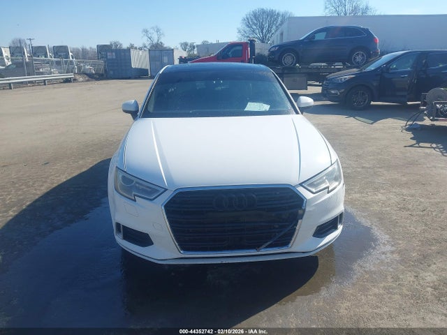 44352742 :رقم المزاد ، WAUAUGFF1H1037798 vin ، 2017 Audi A3 2.0t Premium مزاد بيع