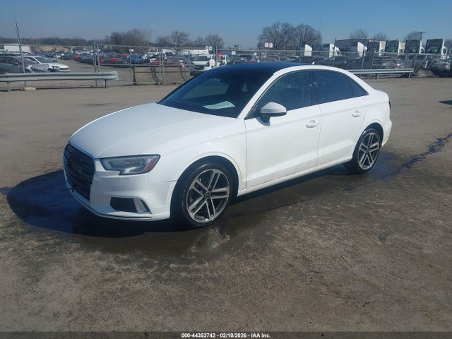44352742 :رقم المزاد ، WAUAUGFF1H1037798 vin ، 2017 Audi A3 2.0t Premium مزاد بيع