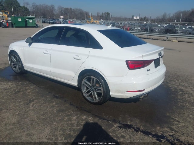 44352742 :رقم المزاد ، WAUAUGFF1H1037798 vin ، 2017 Audi A3 2.0t Premium مزاد بيع