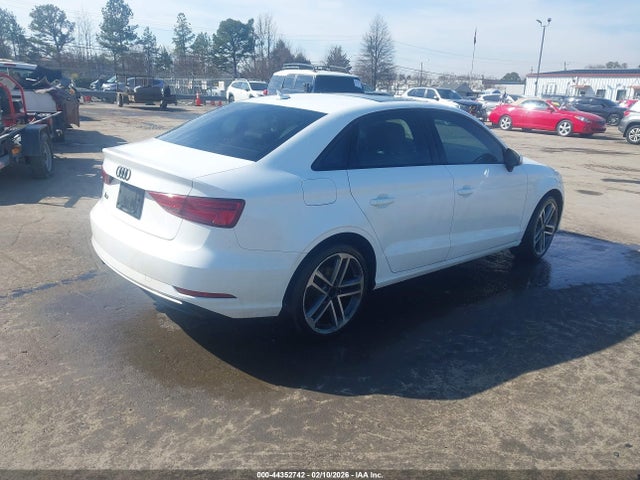 44352742 :رقم المزاد ، WAUAUGFF1H1037798 vin ، 2017 Audi A3 2.0t Premium مزاد بيع