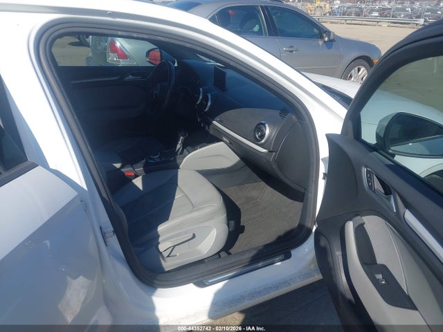 44352742 :رقم المزاد ، WAUAUGFF1H1037798 vin ، 2017 Audi A3 2.0t Premium مزاد بيع