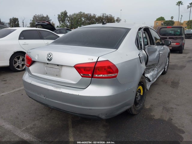 2015 VOLKSWAGEN PASSAT 1VWAT7A38FC040621 Photo 3