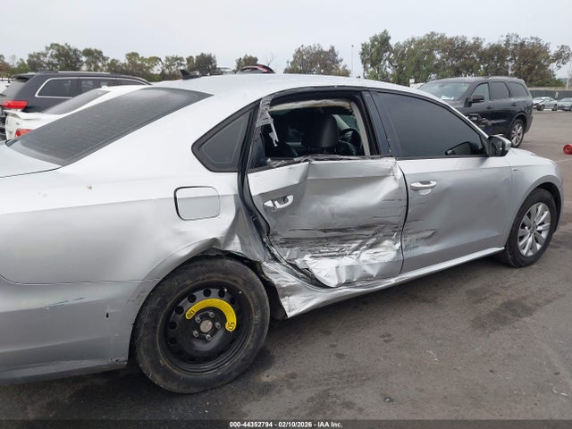 2015 VOLKSWAGEN PASSAT 1VWAT7A38FC040621 Photo 5