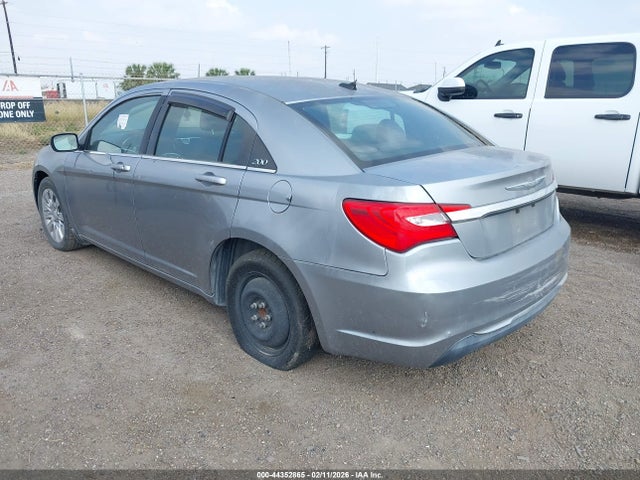 2014 CHRYSLER 200 1C3CCBABXEN122167 Photo 2