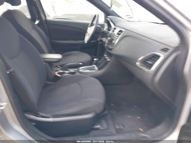 2014 CHRYSLER 200 1C3CCBABXEN122167 Photo 4