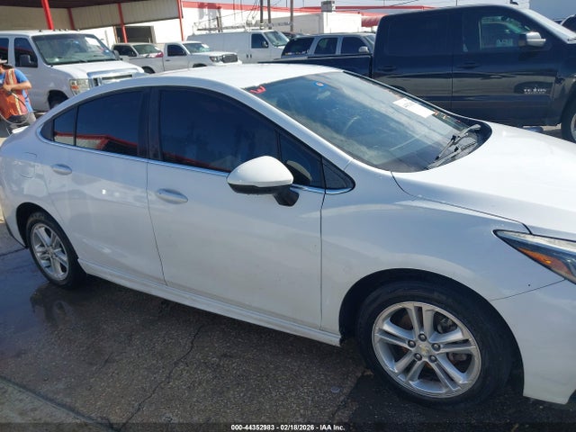 1G1BE5SMXH7152905 Chevrolet Cruze Lt Auto