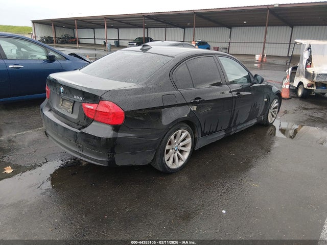 2011 BMW 328I WBAPH7C57BE681963 Photo 3