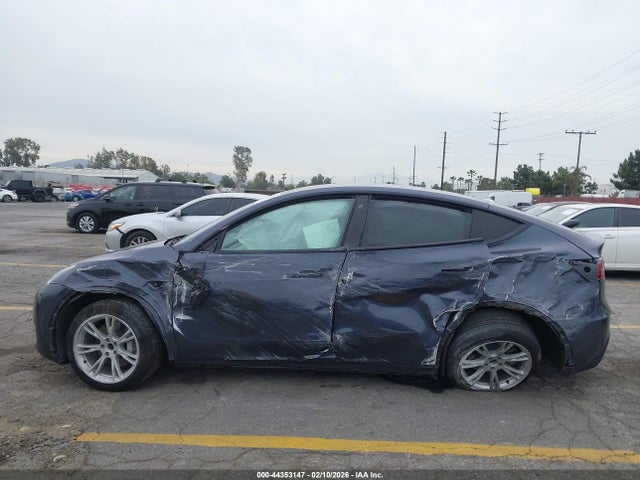 2022 Tesla Model Y Long Range Dual Motor All-wheel Drive მანქანა იყიდება აუქციონზე, vin: 7SAYGDEE3NF423368, აუქციონის ნომერი: 44353147