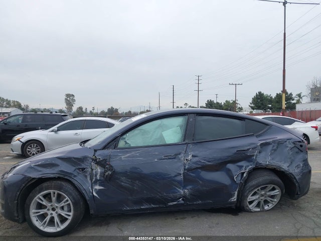 2022 Tesla Model Y Long Range Dual Motor All-wheel Drive მანქანა იყიდება აუქციონზე, vin: 7SAYGDEE3NF423368, აუქციონის ნომერი: 44353147