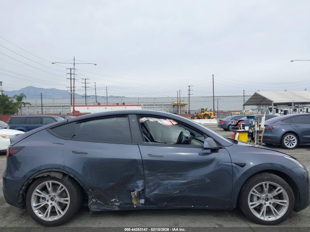 2022 Tesla Model Y Long Range Dual Motor All-wheel Drive მანქანა იყიდება აუქციონზე, vin: 7SAYGDEE3NF423368, აუქციონის ნომერი: 44353147