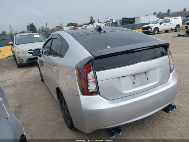JTDKN3DU1F0432081 Toyota Prius Two