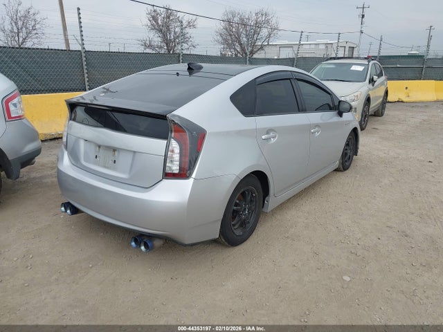 JTDKN3DU1F0432081 Toyota Prius Two