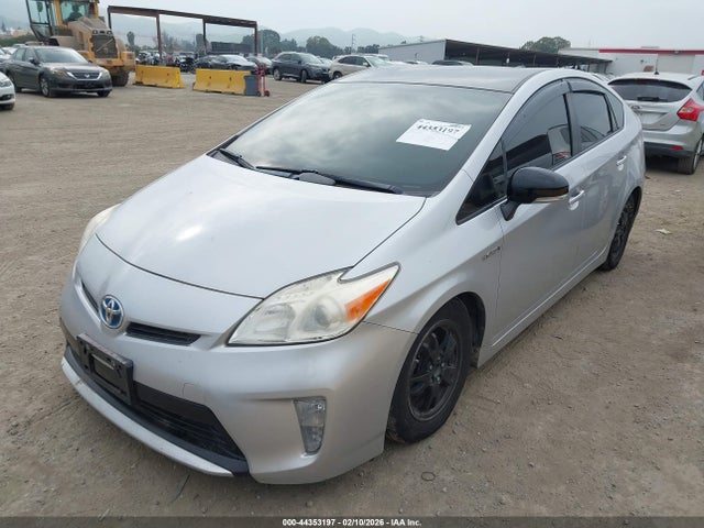 JTDKN3DU1F0432081 Toyota Prius Two