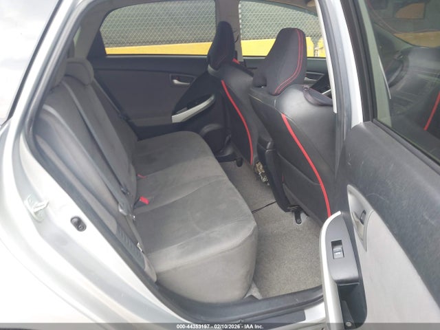 JTDKN3DU1F0432081 Toyota Prius Two
