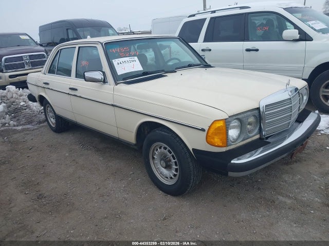 1983 MERCEDES-BENZ 300 WDBAB33A2DB029738
