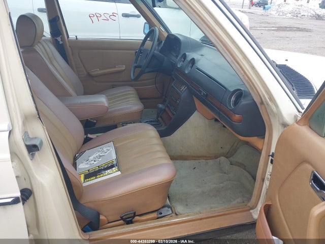 1983 MERCEDES-BENZ 300 WDBAB33A2DB029738 Photo 4
