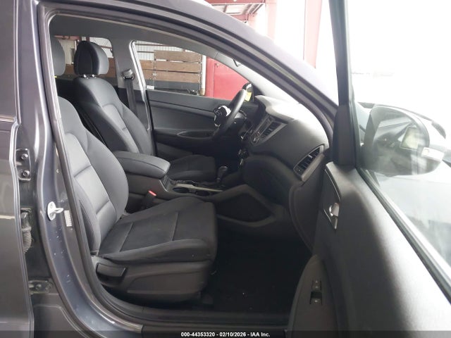 KM8J33A23HU588067 Hyundai Tucson Eco/limited/night/sport/value