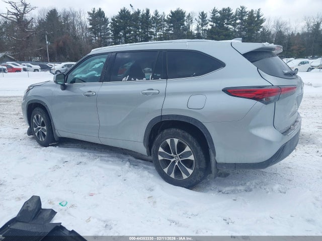2021 TOYOTA HIGHLANDER 5TDHZRBH9MS539476 Photo 2