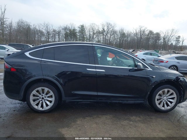 Продажа на аукционе авто 2018 Tesla Model X 100d/75d/p100d, vin: 5YJXCDE20JF113635, номер лота: 44353453
