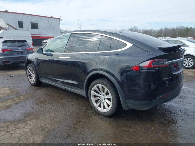 2018 TESLA MODEL X 5YJXCDE20JF113635 Photo 2