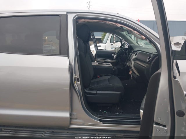 5TFEY5F1XHX221443 Toyota Tundra Sr5 5.7l V8