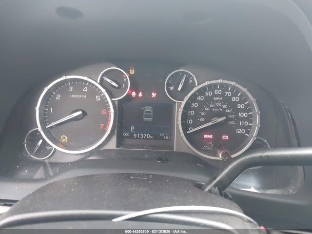 5TFEY5F1XHX221443 Toyota Tundra Sr5 5.7l V8