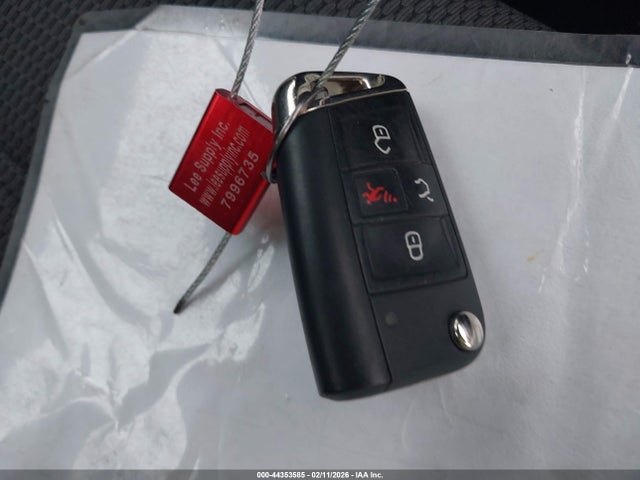 WVWKR7AU6HW953586 Volkswagen E-golf Se