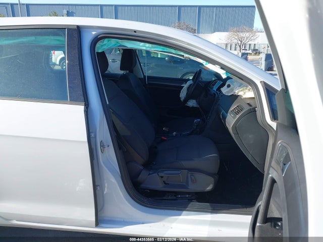 WVWKR7AU6HW953586 Volkswagen E-golf Se