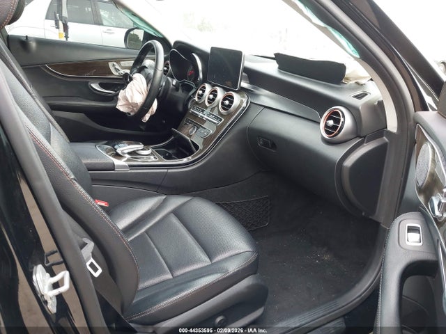 2015 Mercedes-benz C 300 მანქანა იყიდება აუქციონზე, vin: 55SWF4JB0FU093949, აუქციონის ნომერი: 44353595