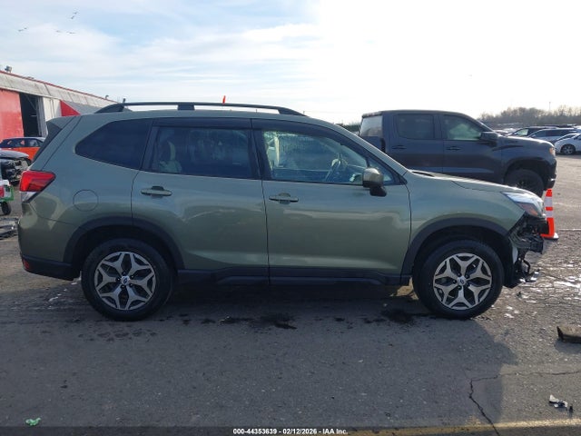 JF2SKAJCXMH563504 Subaru Forester Premium