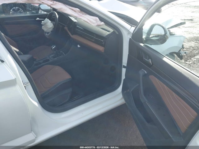 2025 Volkswagen Jetta 1.5t Sel მანქანა იყიდება აუქციონზე, vin: 3VWGX7BU0SM083705, აუქციონის ნომერი: 44353778