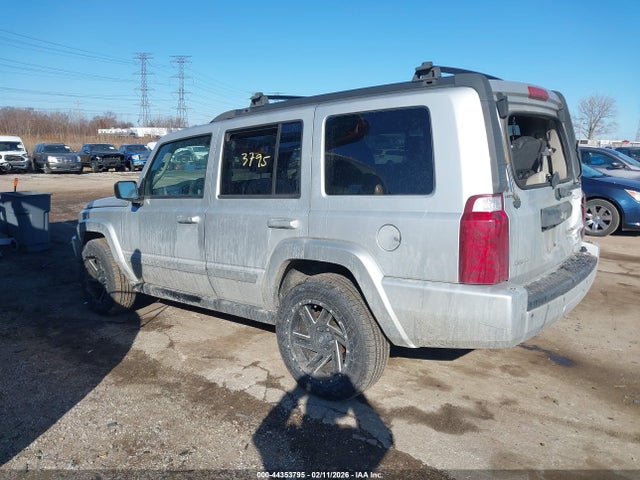 2010 JEEP COMMANDER 1J4RG4GK1AC156608 Photo 2